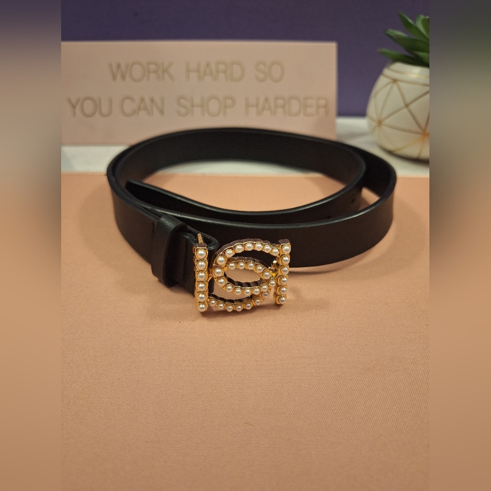 Elegant Black Belt with Pearl-Studded Gold Buckle